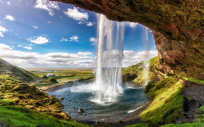 islandia-Seljalandsfoss-waterfall-in-Iceland-1